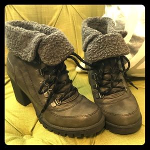 Barely worn rugged style Mudd ankle boots